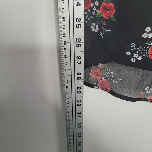 Torrid black red dark moody floral smocked back goth blouse tank top size Large - Picture 5 of 6